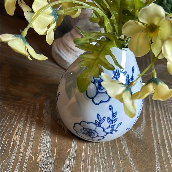 NEW! Vintage Inspired Blue & White Floral Chinoiserie Ceramic Vase Centerpiece - Picture 4 of 5